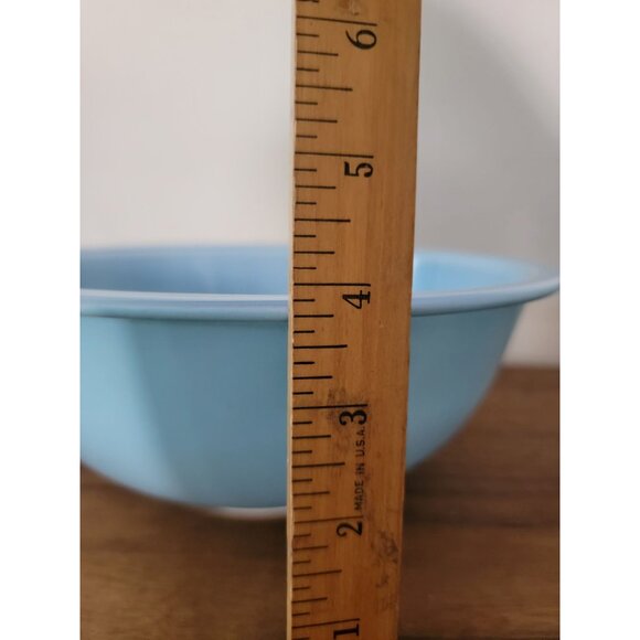 Pyrex #325 Aqua 2.5L Mixing Bowl Made in USA - Picture 5 of 7